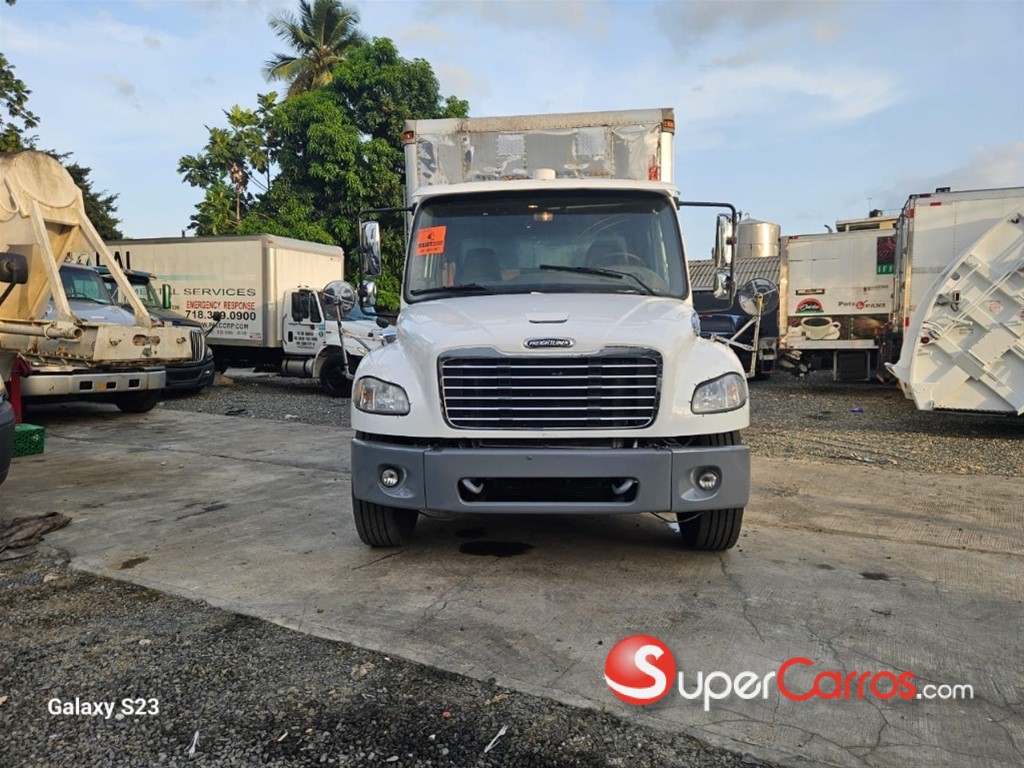 2013 Freightliner M2