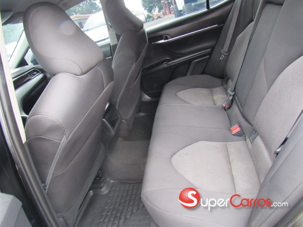 2020 Toyota Camry LE — foto 8 / 12