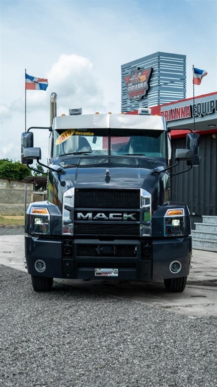 2019 Mack Anthem — foto 8 / 11