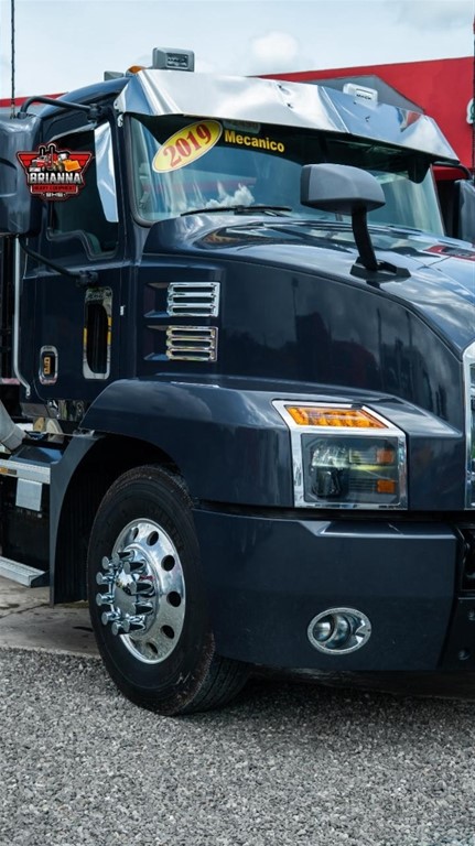 2019 Mack Anthem — foto 10 / 11