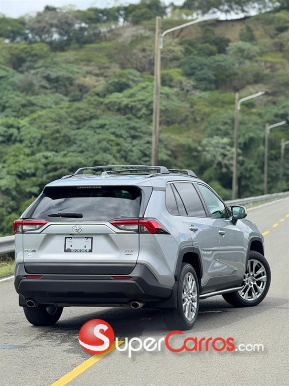 2021 Toyota RAV4 XLE — foto 3 / 12