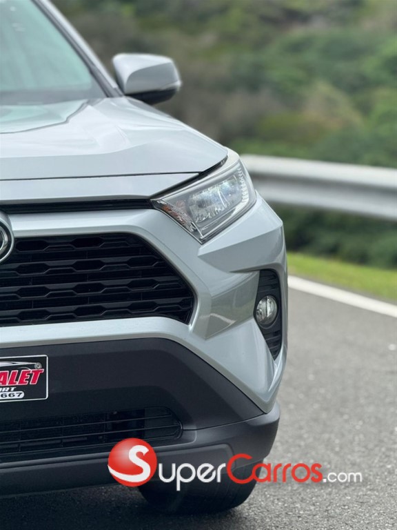 2021 Toyota RAV4 XLE — foto 5 / 12