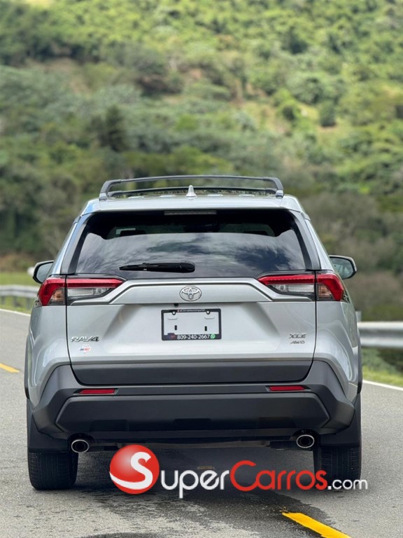 2021 Toyota RAV4 XLE — foto 7 / 12