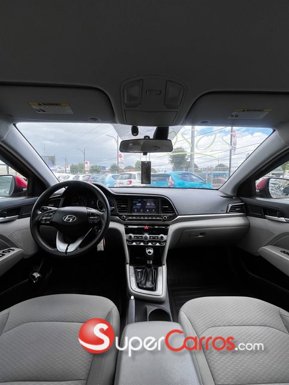2020 Hyundai Elantra SEL — foto 7 / 10