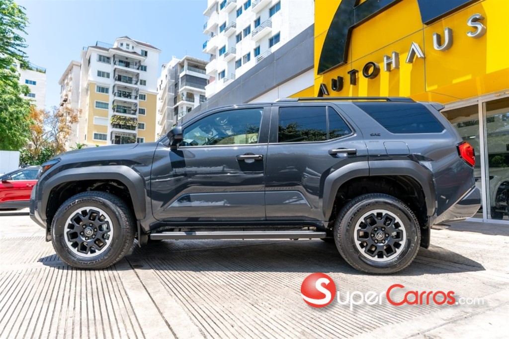 2026 Toyota 4 Runner SR5 — foto 3 / 10