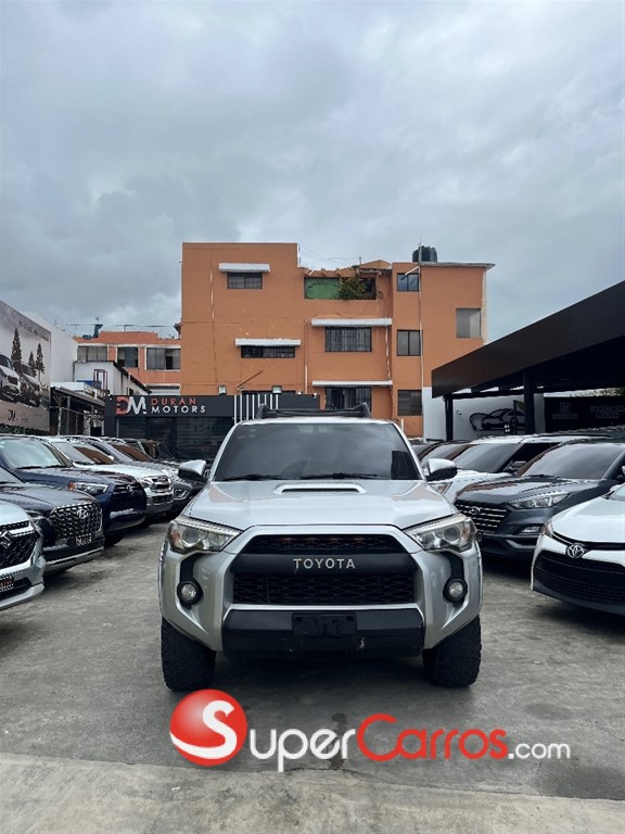2016 Toyota 4 Runner TRD Pro — foto 2 / 11