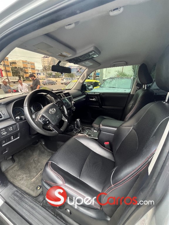 2016 Toyota 4 Runner TRD Pro — foto 4 / 11