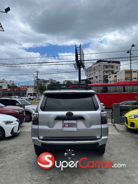 2016 Toyota 4 Runner TRD Pro — foto 9 / 11