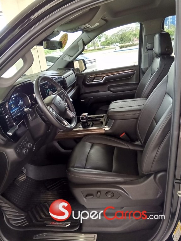 2023 Chevrolet Silverado RST — foto 8 / 12