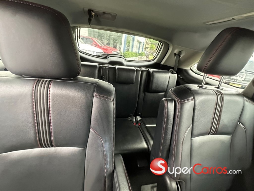 2019 Toyota Highlander SE — foto 8 / 12