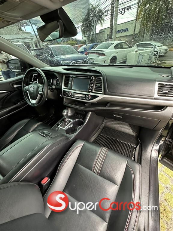 2019 Toyota Highlander SE — foto 9 / 12