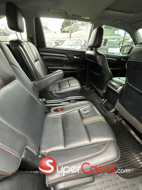 2019 Toyota Highlander SE — foto 10 / 12