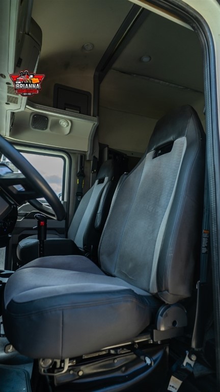 2019 Mack Anthem — foto 4 / 5