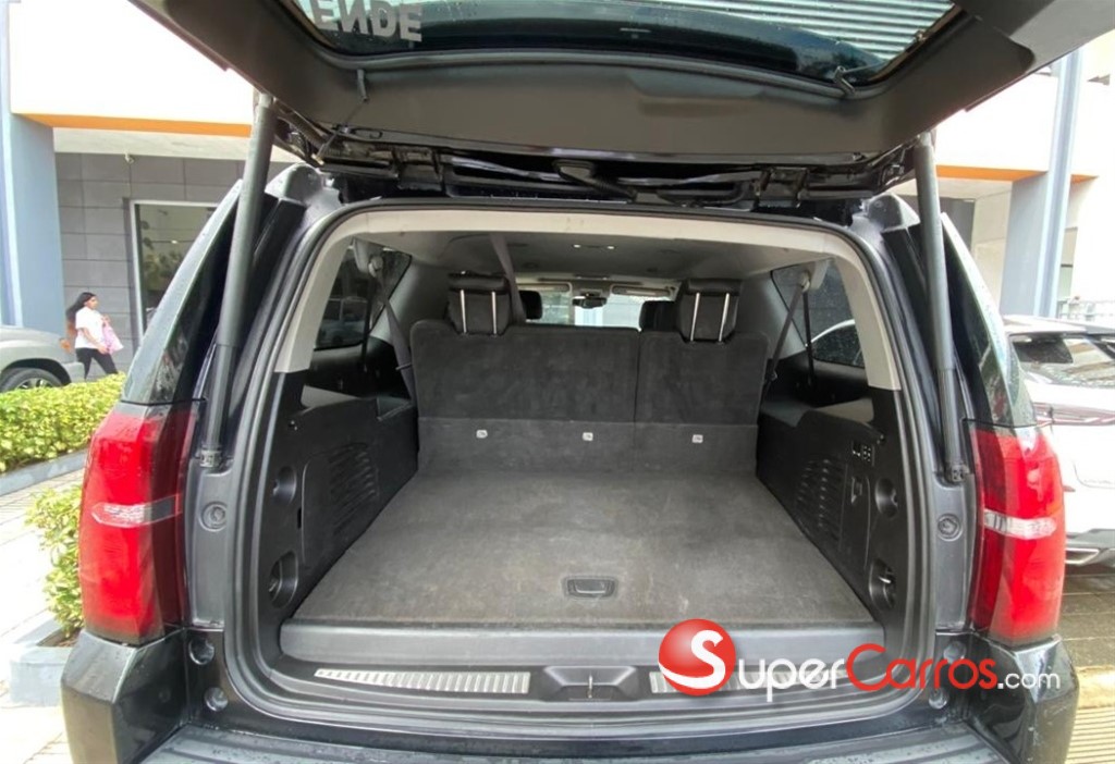 2016 Chevrolet Suburban LTZ — foto 4 / 9