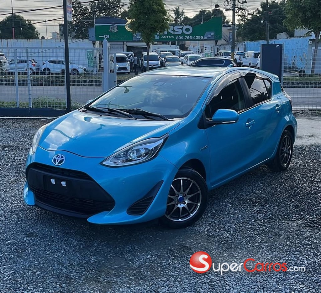 2020 Toyota Aqua Hibrido — foto 2 / 10