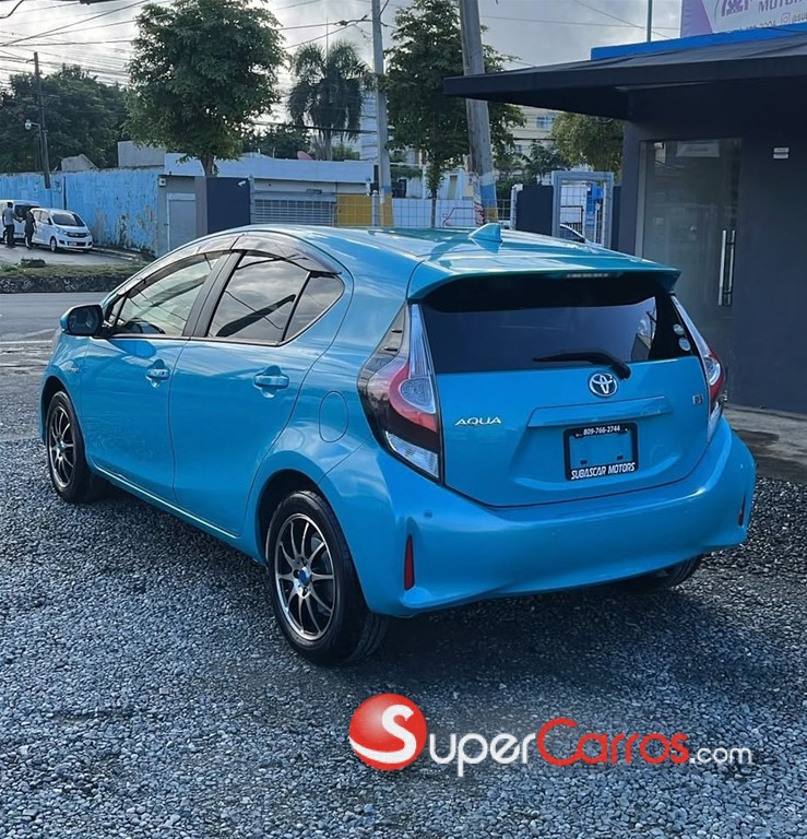 2020 Toyota Aqua Hibrido — foto 3 / 10