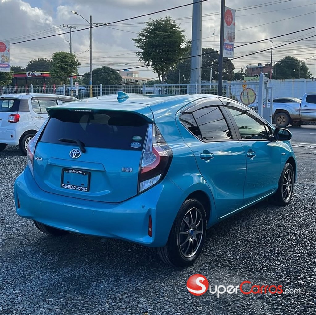 2020 Toyota Aqua Hibrido — foto 4 / 10