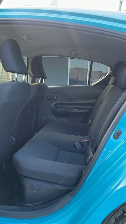 2020 Toyota Aqua Hibrido — foto 5 / 10