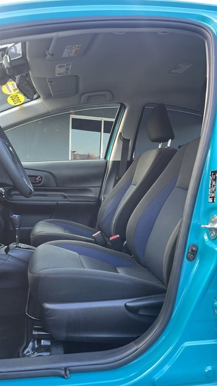 2020 Toyota Aqua Hibrido — foto 6 / 10