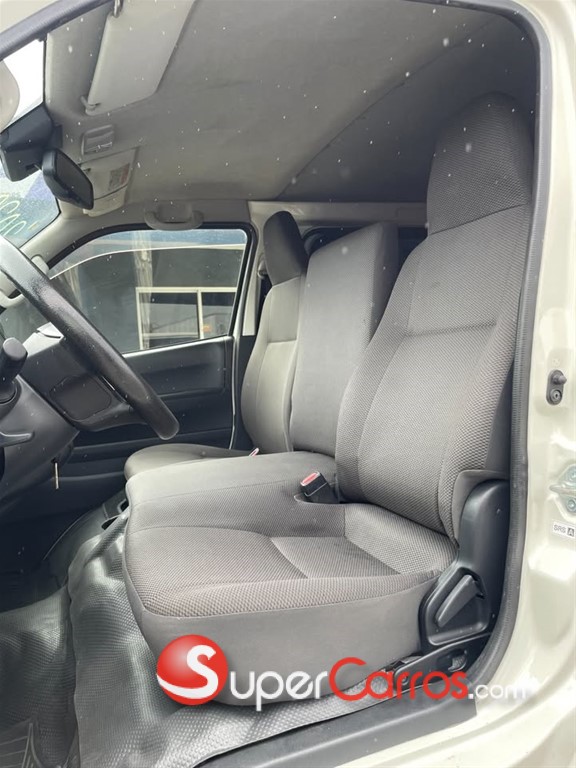 2020 Toyota Hiace — foto 5 / 9