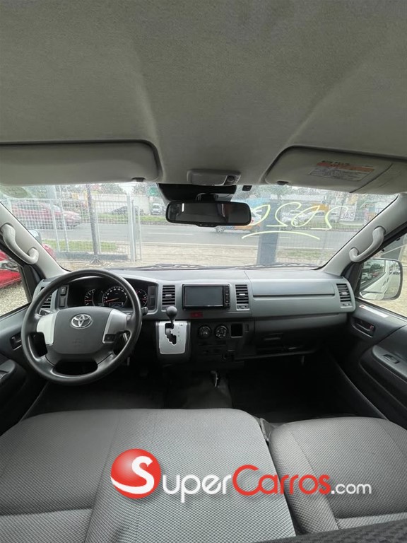 2020 Toyota Hiace — foto 7 / 9