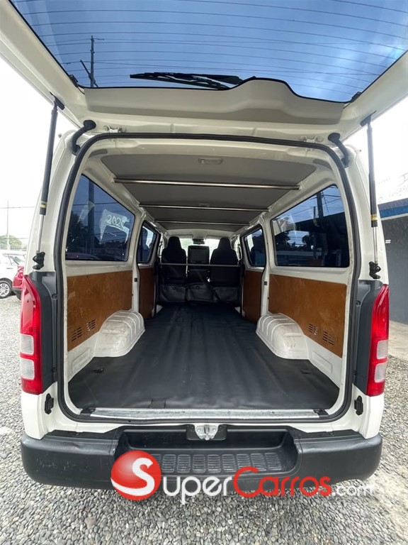 2020 Toyota Hiace — foto 8 / 9