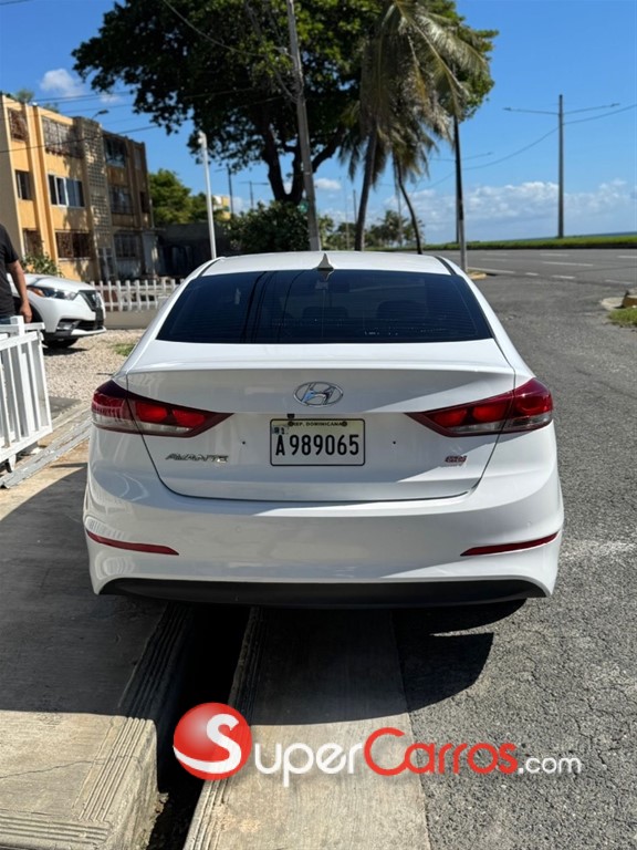 2017 Hyundai Avante — foto 6 / 12
