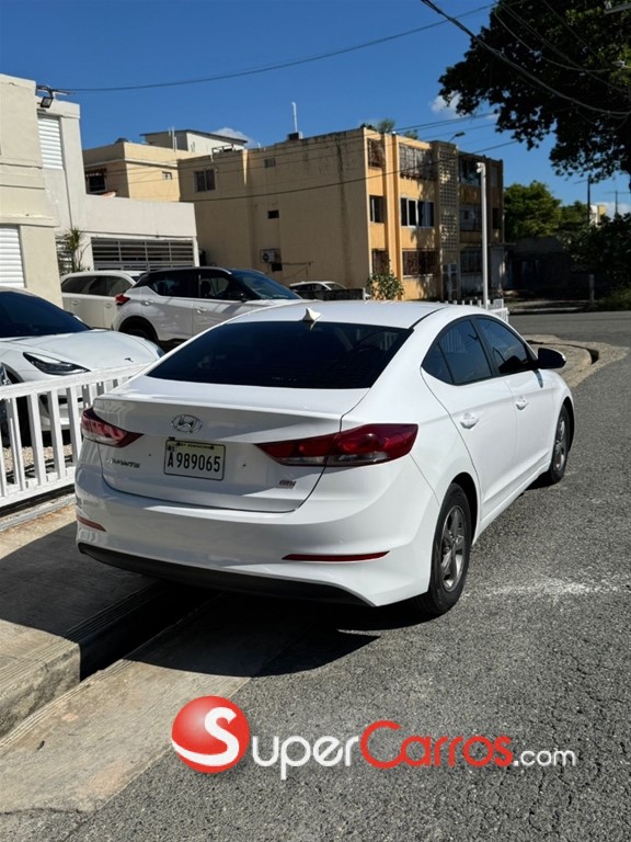 2017 Hyundai Avante — foto 7 / 12