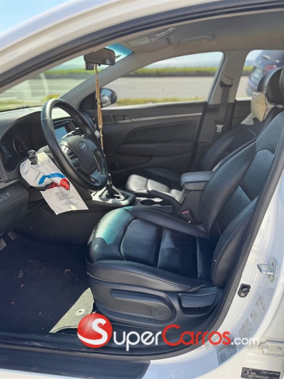 2017 Hyundai Avante — foto 8 / 12