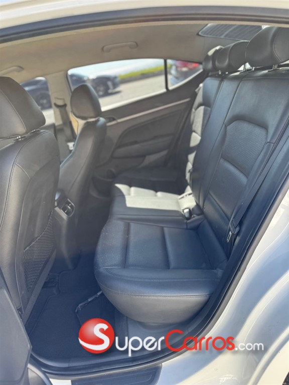 2017 Hyundai Avante — foto 9 / 12