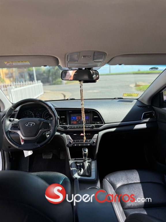 2017 Hyundai Avante — foto 10 / 12