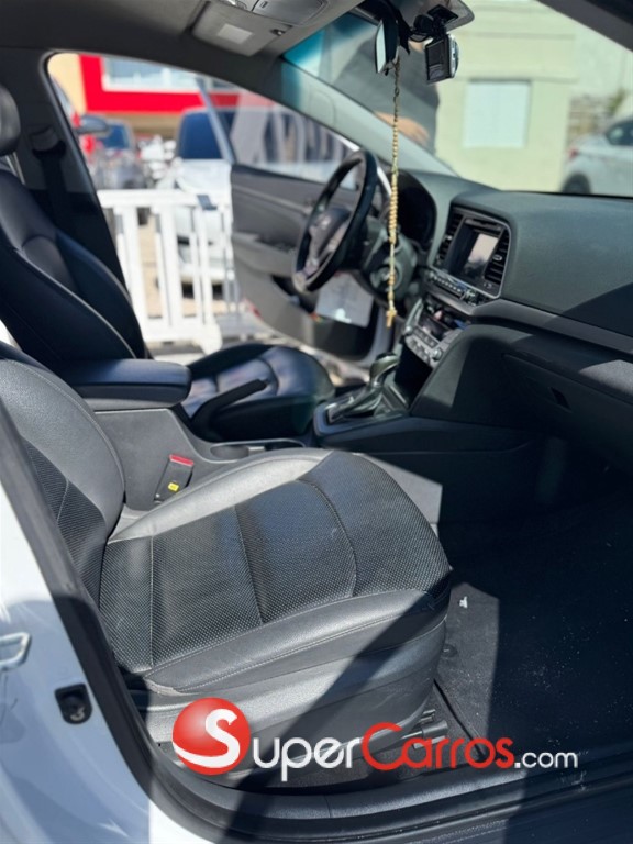 2017 Hyundai Avante — foto 11 / 12