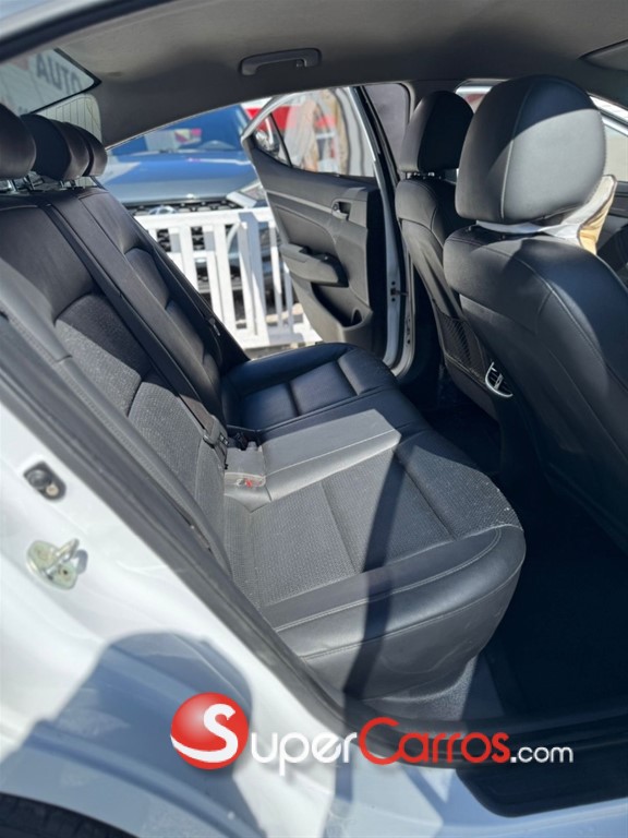 2017 Hyundai Avante — foto 12 / 12
