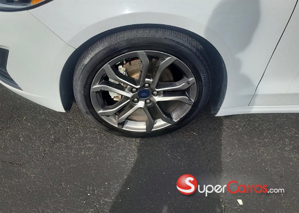 2020 Ford Fusion Titanium — foto 2 / 12