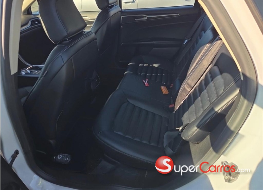 2020 Ford Fusion Titanium — foto 8 / 12