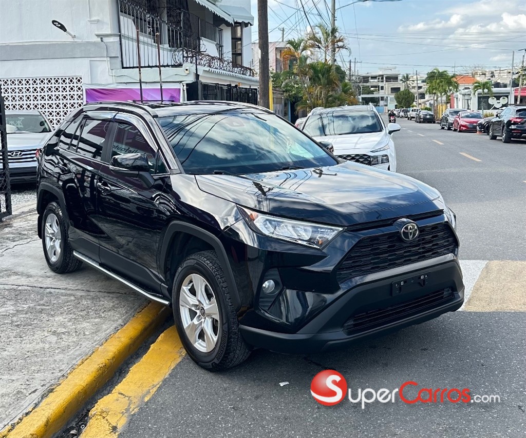 2021 Toyota RAV4 XLE — foto 2 / 11