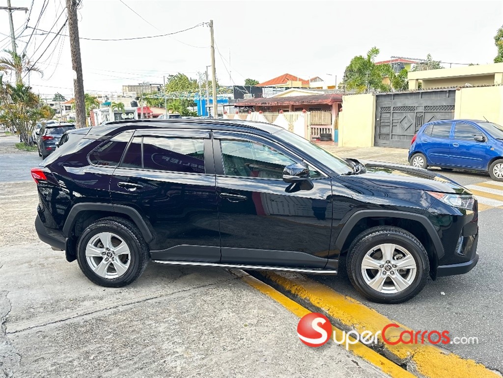 2021 Toyota RAV4 XLE — foto 4 / 11