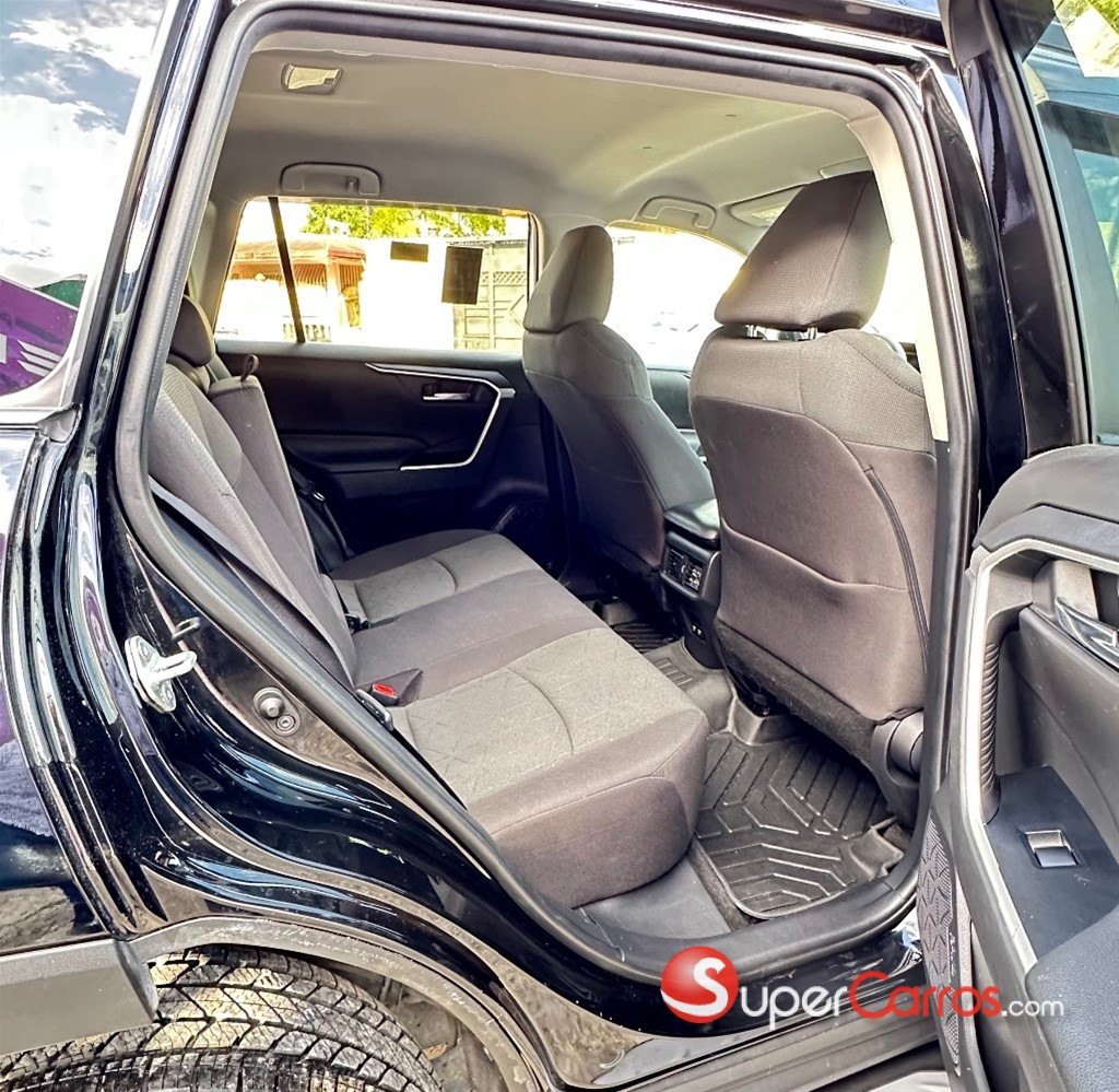 2021 Toyota RAV4 XLE — foto 8 / 11
