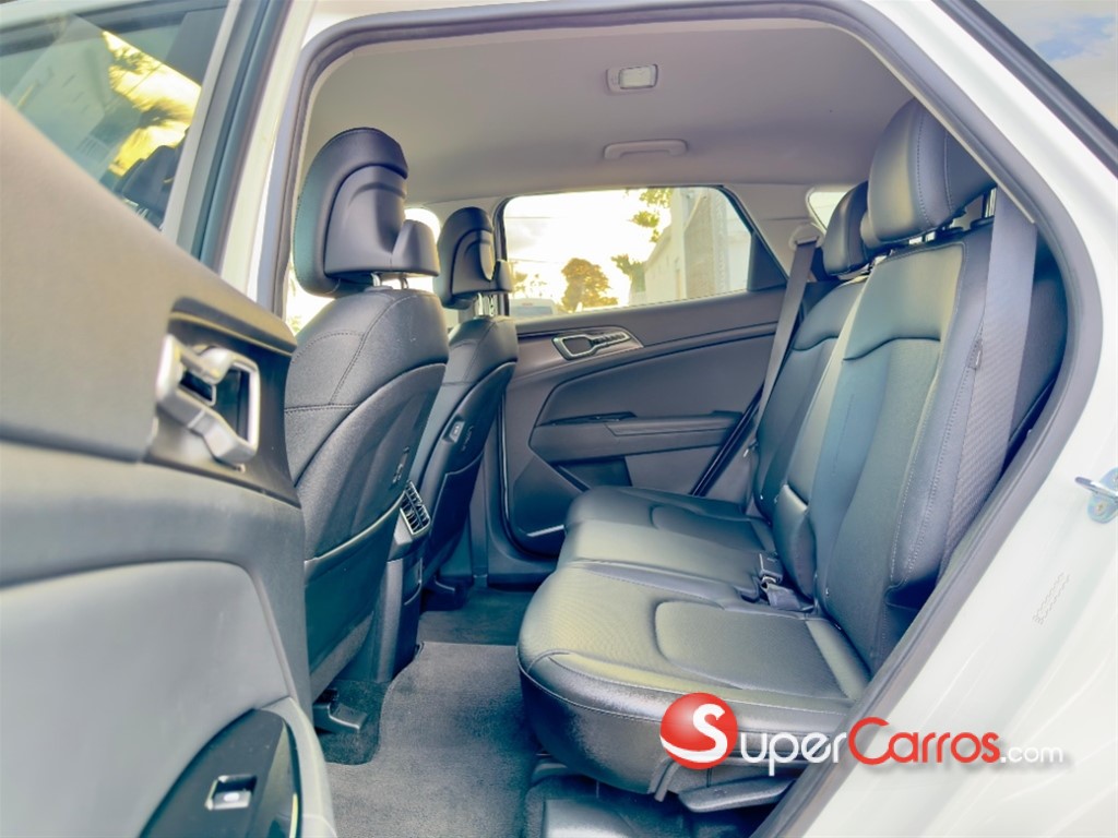 2024 Kia Sportage EX — foto 8 / 10