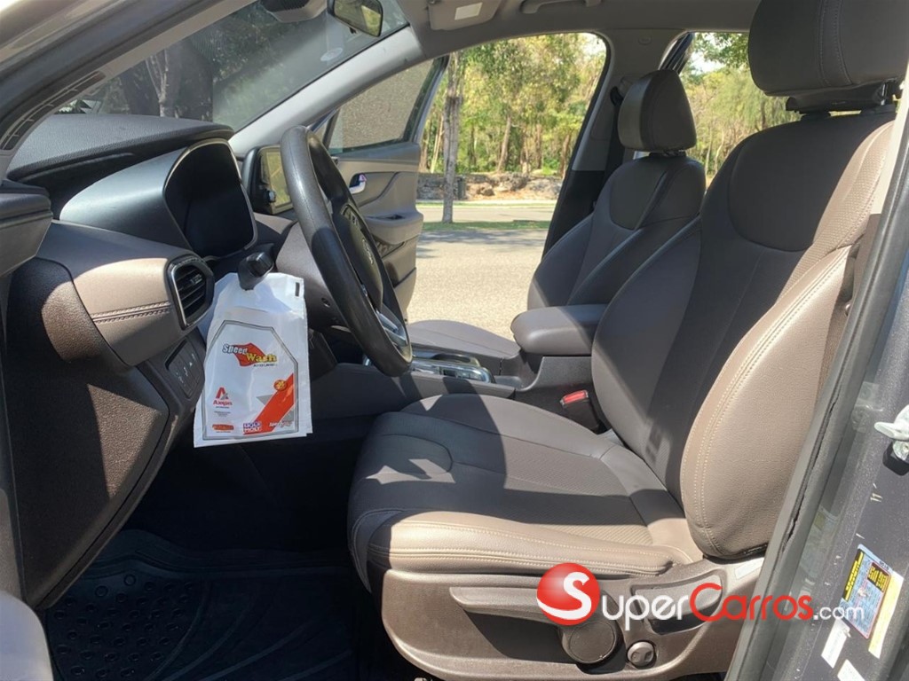 2019 Hyundai Santa Fe SE — foto 8 / 12