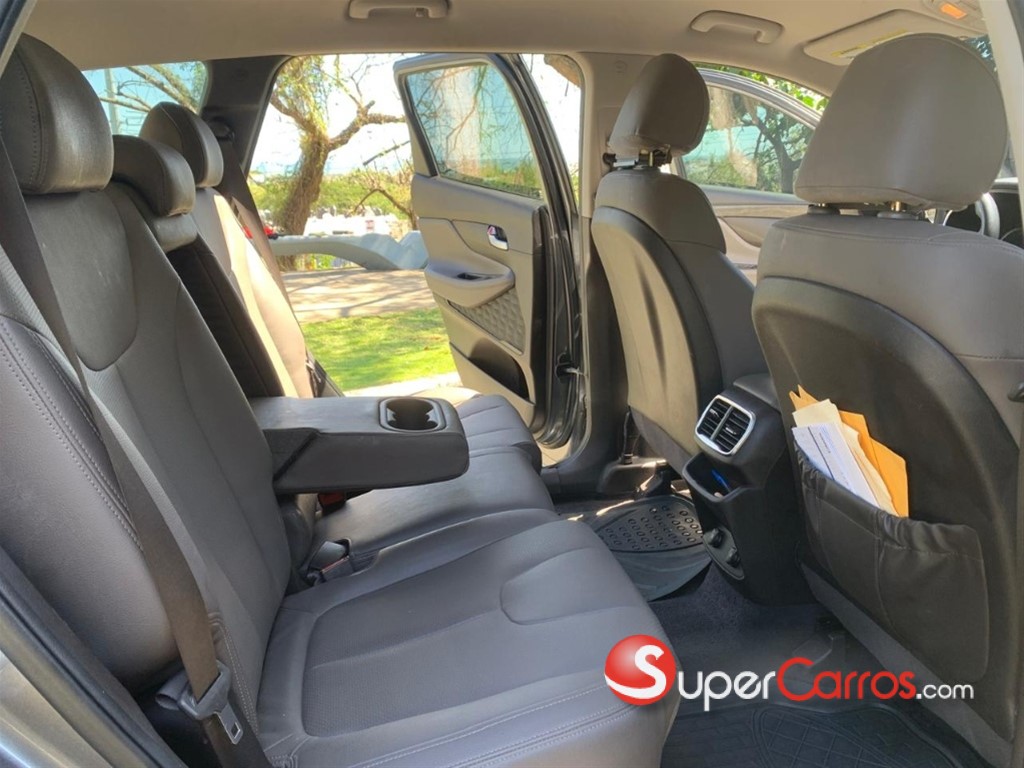 2019 Hyundai Santa Fe SE — foto 9 / 12