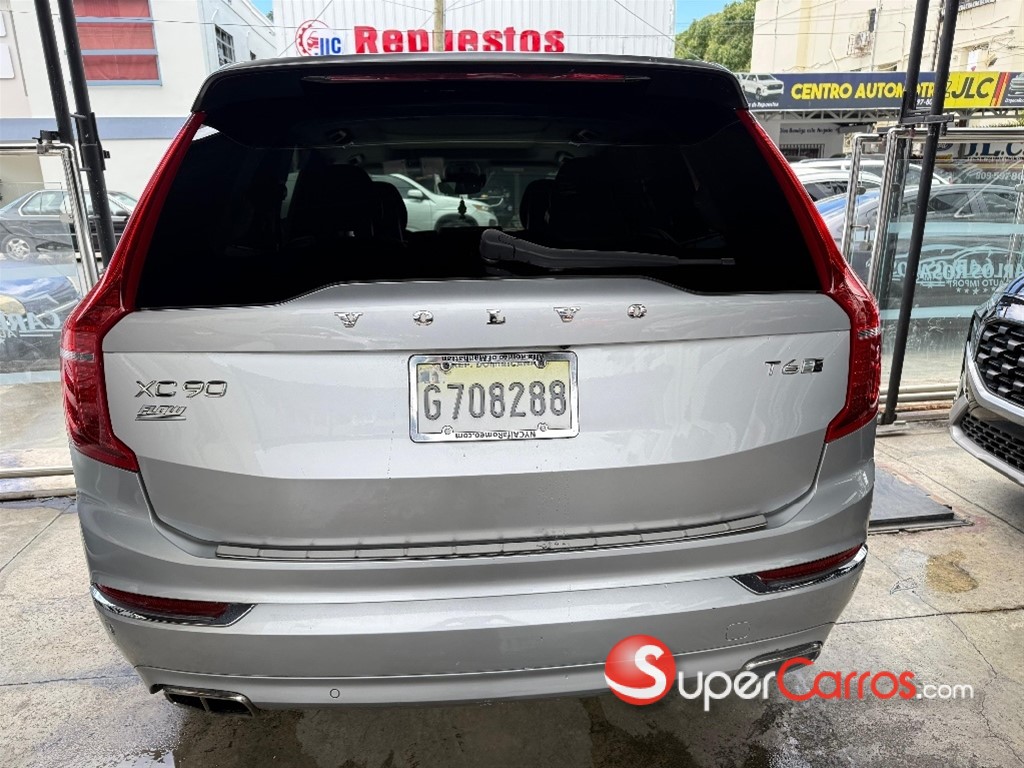 2017 Volvo XC90 Momentum T6 — foto 4 / 9