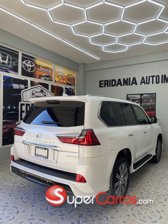 2017 Lexus LX 570 Sport — foto 4 / 8
