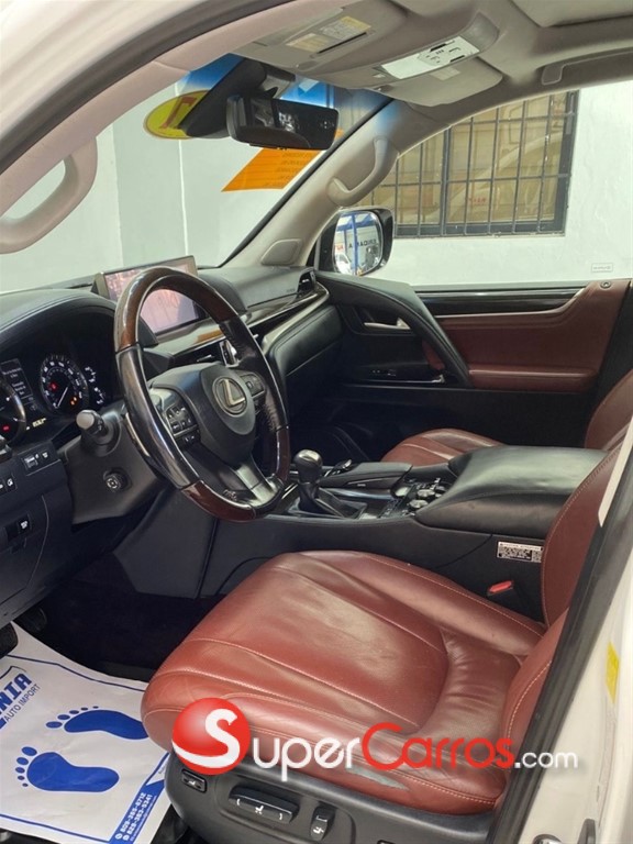 2017 Lexus LX 570 Sport — foto 5 / 8