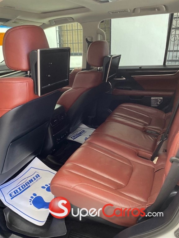 2017 Lexus LX 570 Sport — foto 6 / 8