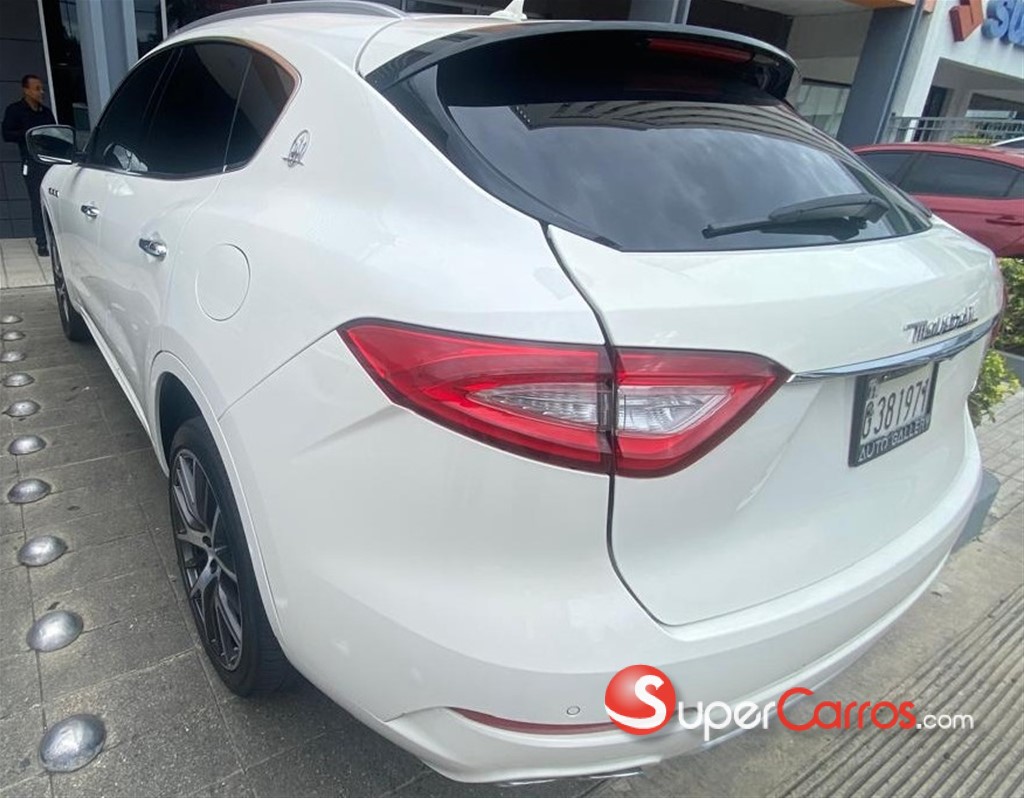 2017 Maserati Levante Luxury — foto 3 / 12