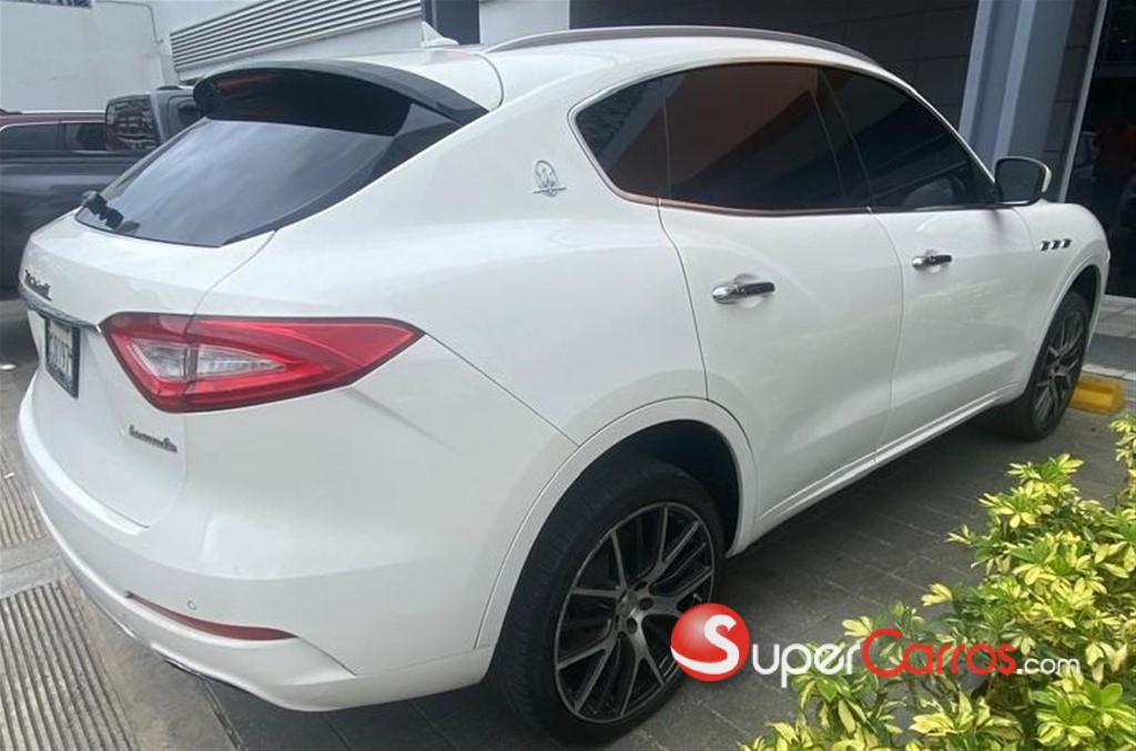 2017 Maserati Levante Luxury — foto 4 / 12