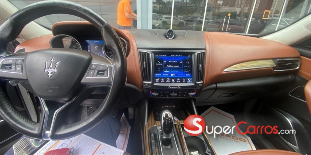 2017 Maserati Levante Luxury — foto 5 / 12