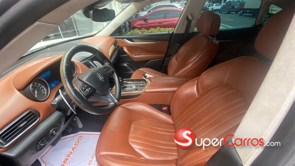 2017 Maserati Levante Luxury — foto 6 / 12