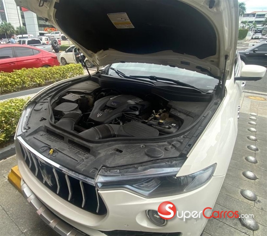 2017 Maserati Levante Luxury — foto 10 / 12